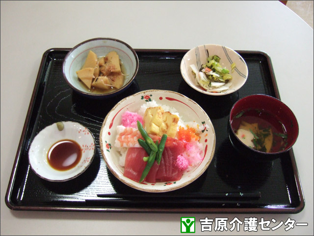 昼食の献立の一例