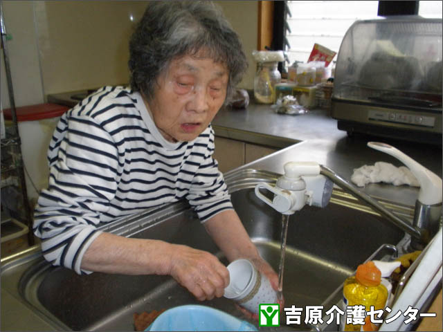 お皿洗いの様子